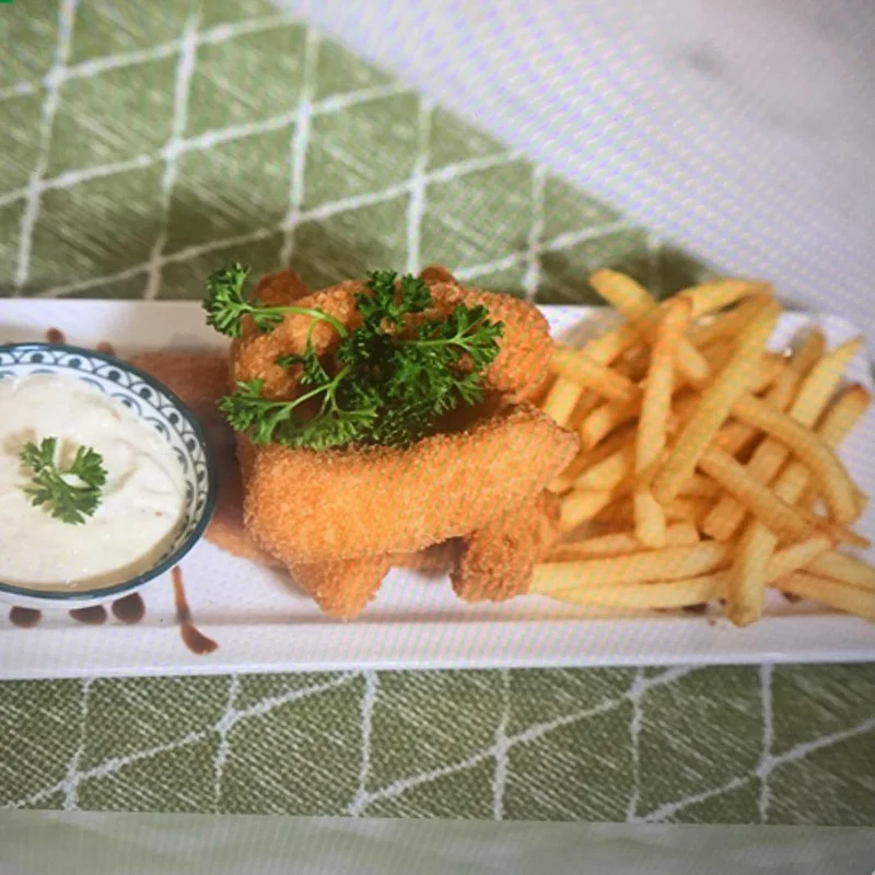 أصابع سمك مع بطاطس مقلية